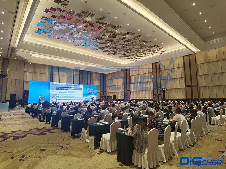 中國石油石化工程建設(shè)高峰論壇暨七屆四次理事(擴(kuò)大)會議