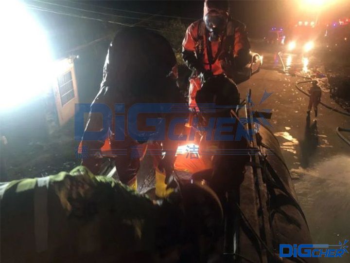 工人清洗罐車陷入昏迷亟待救援